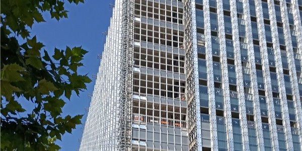 高層住宅外墻保溫為何頻繁出現(xiàn)開裂脫落等問題
